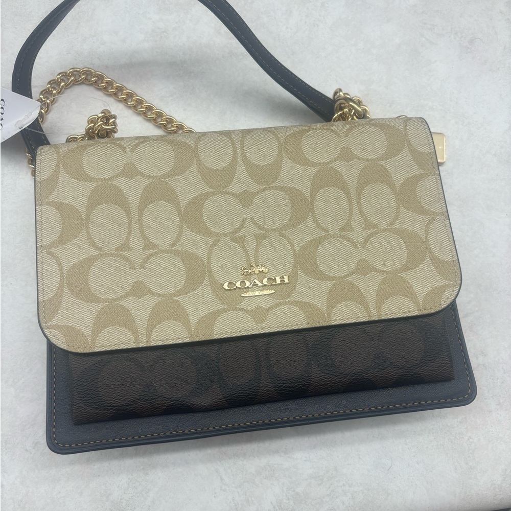 Coach crossbody or shoulderbag
